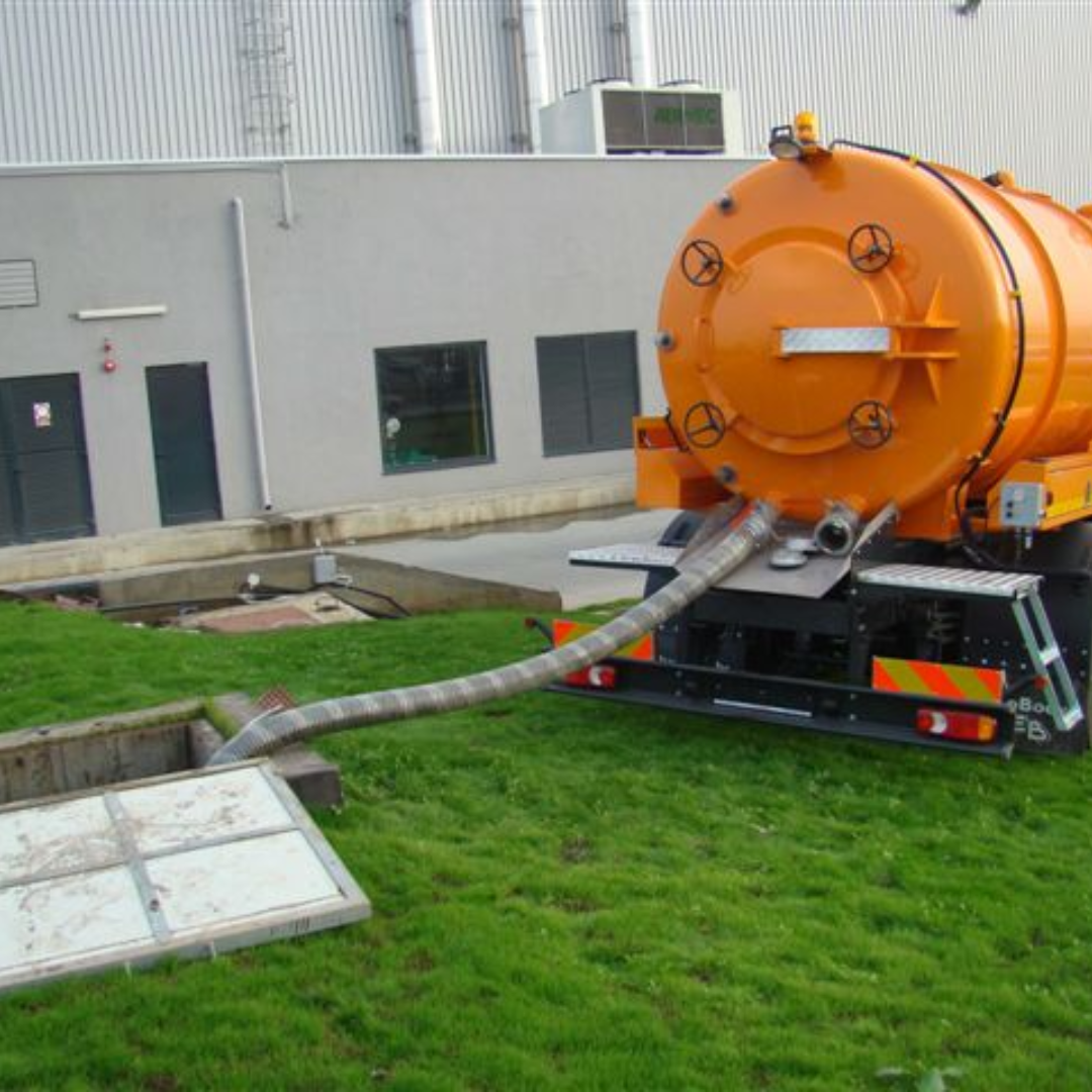 Serviços de Limpeza de Fossas Sépticas – Caminhão Sucção a Vácuo (medição por m³)